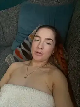 Snapshot of Cherry-L-28 chatting on November 25, 2025, 2:39 pm Cherry-L-28 online show from November 25, 2025, 2:39 pm