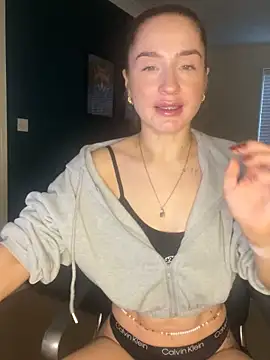 Snapshot of Cherry-L-28 chatting on November 27, 2025, 11:23 am Cherry-L-28 online show from November 27, 2025, 11:23 am