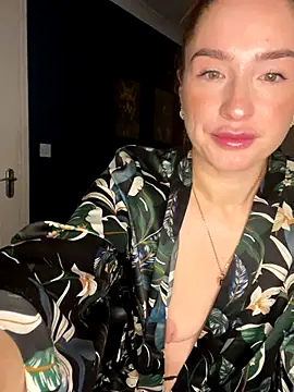 Snapshot of Cherry-L-28 chatting on November 28, 2025, 6:27 am Cherry-L-28 online show from November 28, 2025, 6:27 am