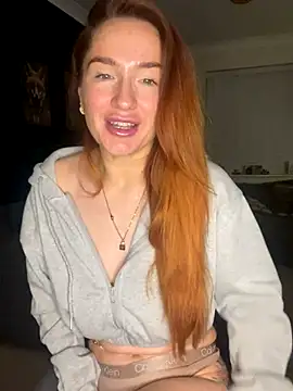 Snapshot of Cherry-L-28 chatting on December 4, 2025, 8:28 pm Cherry-L-28 online show from December 4, 2025, 8:28 pm