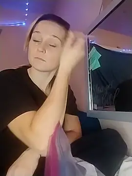 Queen2454 online show from October 20, 2025, 7:58 pm