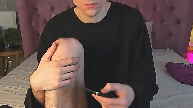 Ellis Rin online show from November 5, 2025, 8:42 pm