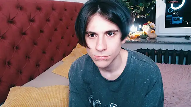 Ellis Rin online show from November 23, 2025, 6:41 pm