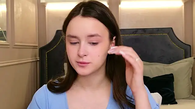 EvaSwen online show from April 17, 2026, 4:10 pm