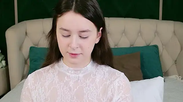 EvaSwen online show from April 18, 2026, 4:11 pm