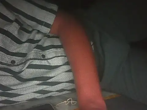 Hhhggghrrr3219 online show from November 20, 2025, 6:18 pm