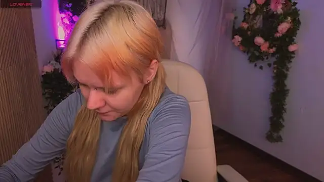 kitten murray  online show from November 4, 2025, 5:28 am