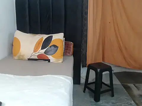 Black-RoseX online show from November 7, 2025, 4:29 pm