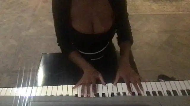 tia   fox online show from November 27, 2025, 9:33 am