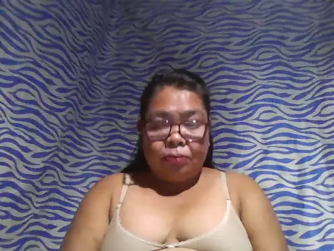 Snapshot of cris_tita chatting on June 18, 2026, 2:21 pm cris tita online show from June 18, 2026, 2:21 pm