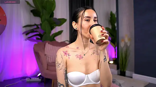 SerenaVelour online show from October 23, 2025, 10:03 am