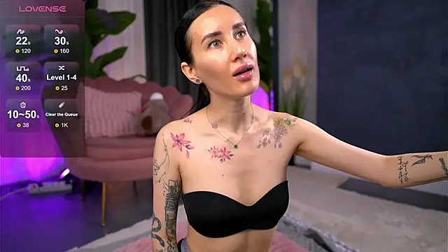 SerenaVelour online show from October 24, 2025, 10:11 am