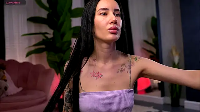 SerenaVelour online show from December 2, 2025, 11:59 am