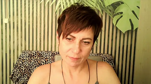 Ashley Brookss online show from October 1, 2025, 1:28 pm