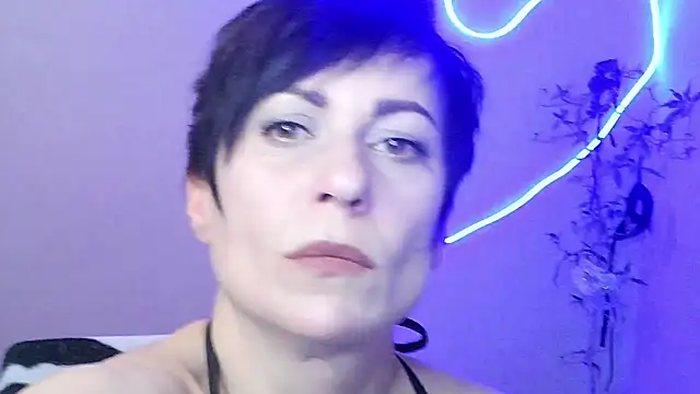 Ashley Brookss online show from November 2, 2025, 4:42 pm