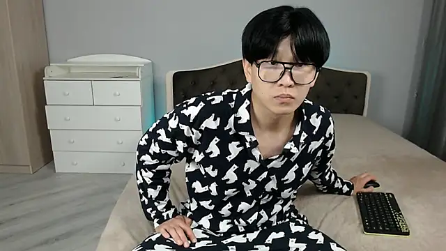 KaiChicken online show from December 5, 2025, 9:40 am