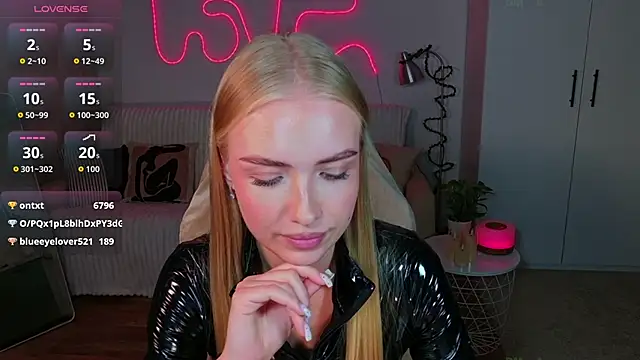TessaGrays online show from May 31, 2026, 6:09 pm