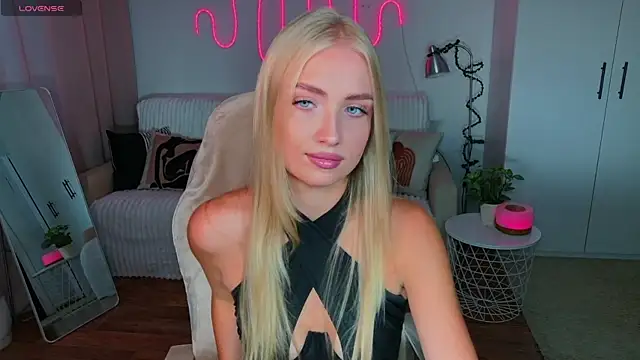 Snapshot of TessaGrays chatting on July 2, 2026, 2:23 pm TessaGrays online show from July 2, 2026, 2:23 pm