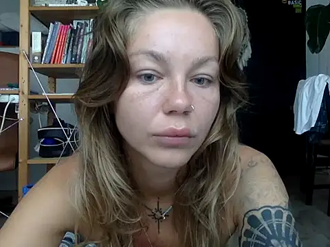 MiraLuna online show from September 30, 2025, 7:57 am