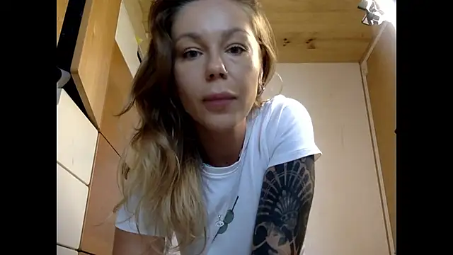 MiraLuna online show from October 21, 2025, 11:55 am