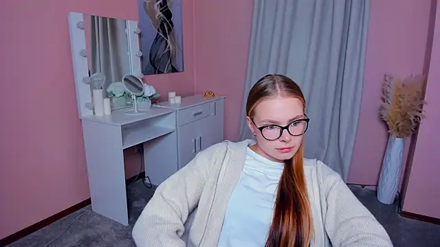 LibbyVenzeio online show from September 30, 2025, 11:48 am