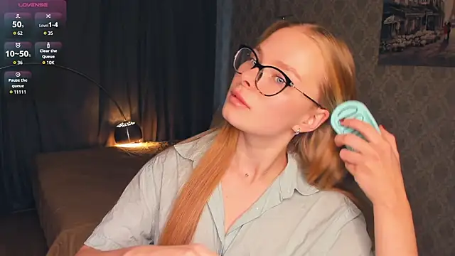 LibbyVenzeio online show from November 17, 2025, 7:03 am