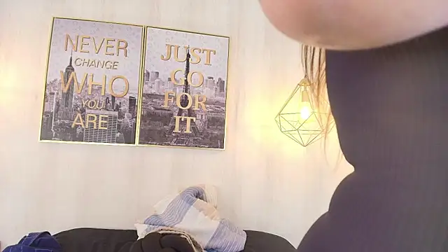 Cammi wagner online show from December 18, 2025, 1:06 pm