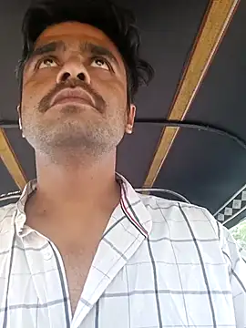 puneriboy32 online show from November 13, 2025, 10:47 am