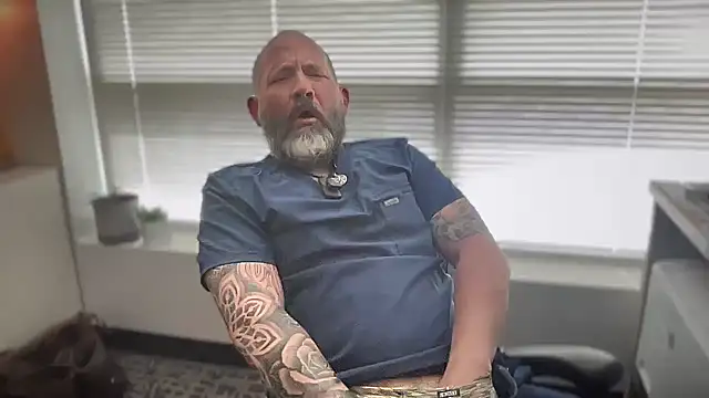 fuckadilf online show from April 24, 2026, 7:27 pm