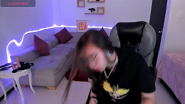 Scarlett  Cooper   online show from November 10, 2025, 12:37 pm