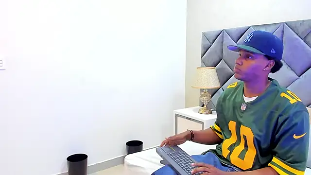 Snapshot of jax_black chatting on October 3, 2025, 12:13 pm jax black online show from October 3, 2025, 12:13 pm