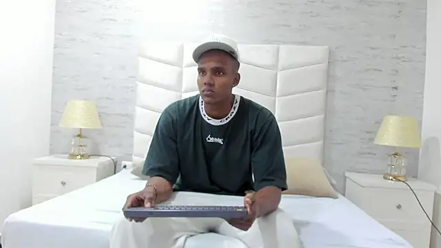 Snapshot of jax_black chatting on October 20, 2025, 7:03 pm jax black online show from October 20, 2025, 7:03 pm