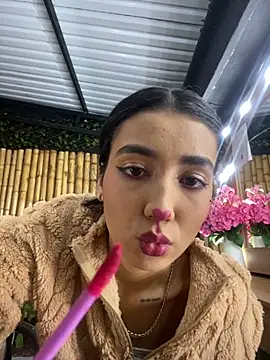 cloe taylor   online show from November 1, 2025, 3:19 am