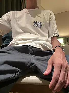 Snapshot of HenryLee1983-cums chatting on May 20, 2026, 1:50 pm HenryLee1983-cums online show from May 20, 2026, 1:50 pm