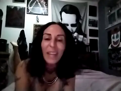 inkdhollow1 online show from October 19, 2025, 4:46 am