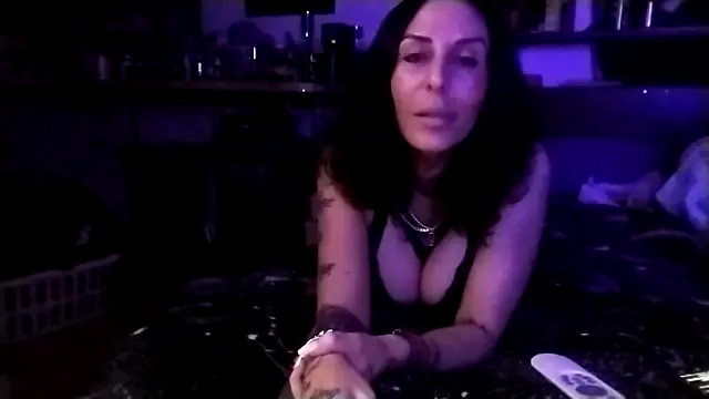 inkdhollow1 online show from October 25, 2025, 3:03 am