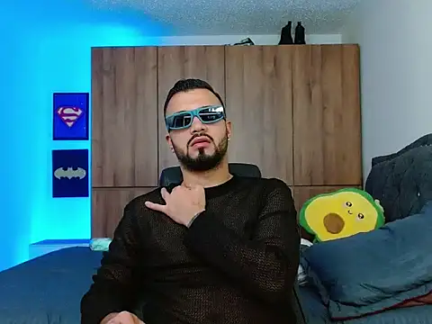 mathewv  online show from November 19, 2025, 4:12 am