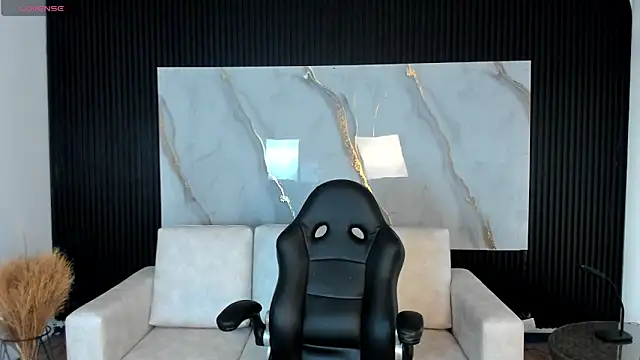 VenusCooper online show from November 5, 2025, 7:47 pm