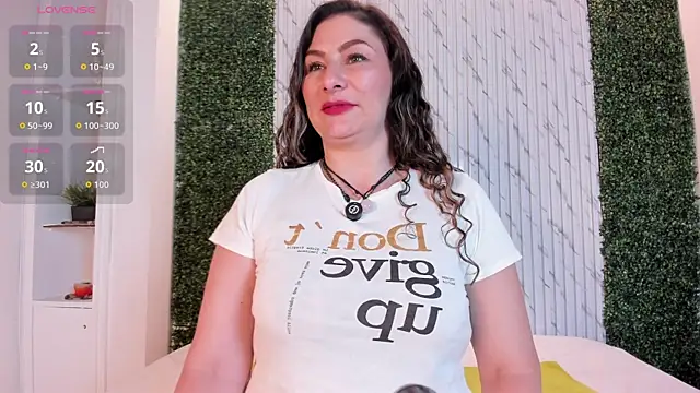 VenusCooper online show from April 21, 2026, 1:42 am