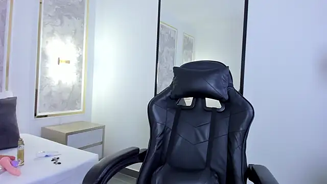 tabata69  online show from December 3, 2025, 7:45 pm