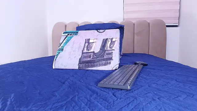 ashly mr online show from December 5, 2025, 12:03 pm