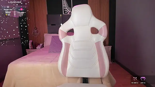 Emily Roberts9 online show from October 31, 2025, 11:22 am