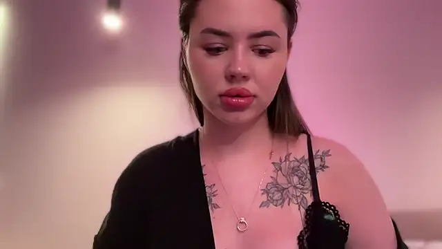 AlmaryKim online show from September 24, 2025, 8:01 pm