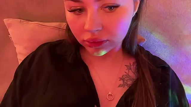 AlmaryKim online show from April 20, 2026, 7:15 pm