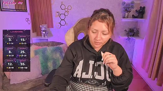 EvelynVega0 online show from July 5, 2026, 2:40 am