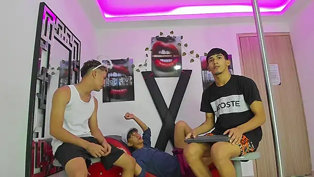 VERY HOT GUYS online show from October 2, 2025, 2:07 am