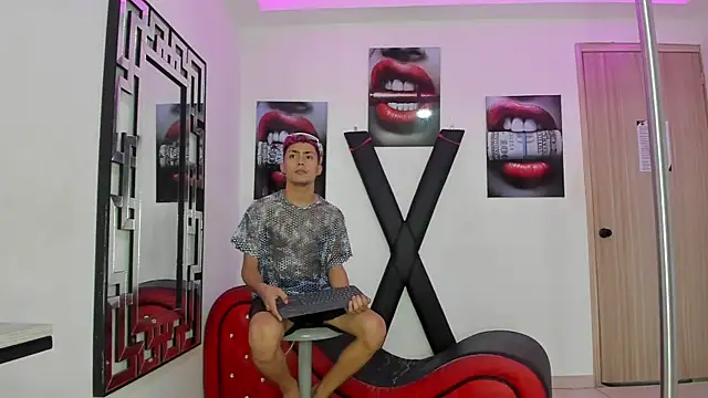 VERY HOT GUYS online show from November 12, 2025, 1:28 am