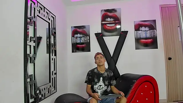 VERY HOT GUYS online show from November 27, 2025, 1:13 pm