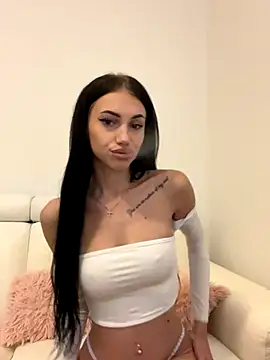 Snapshot of ilariea_girl chatting on October 30, 2025, 10:21 pm ilariea girl online show from October 30, 2025, 10:21 pm