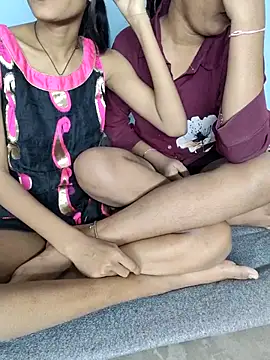 Unique girls90 online show from April 12, 2026, 12:43 pm